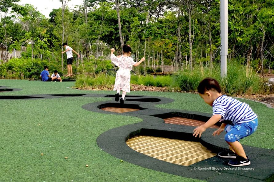 Frog-Play-at-Forest-Ramble-c_Ramboll-Studio-Dreiseitl-Singapore.jpg